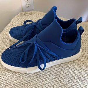 Brand new with tag, blue sneakers sz 7.5
